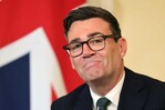 Burnham toma su primera gran medida exterior al sancionar comercio con colonias israelíes