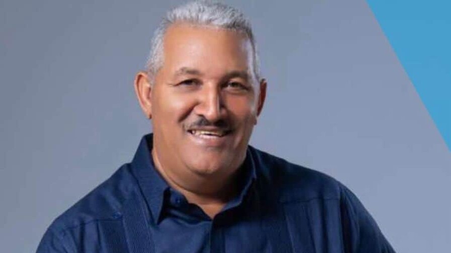 Diputado &Aacute;ngel Pire S&aacute;nchez anuncia su apoyo a la candidatura de Carolina Mej&iacute;a