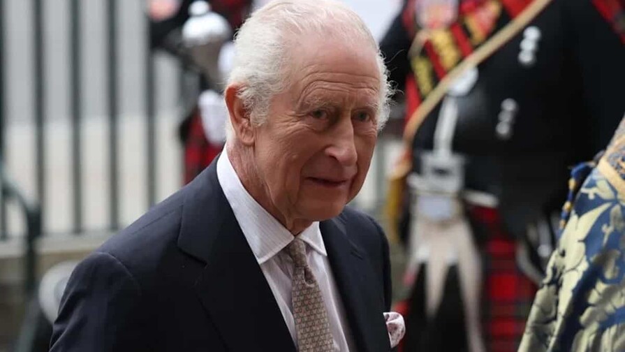 Salvas de cañón conmemoran el cuarto aniversario del ascenso al trono de Carlos III