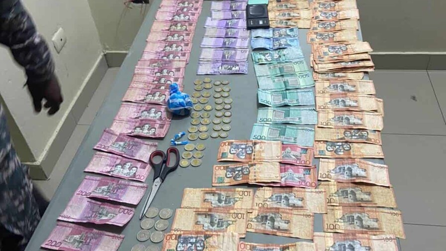 Caen cuatro en Neiba: les ocupan drogas y dinero durante operativos