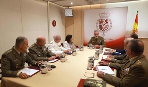 El rey de España examina con el Gobierno y los militares la defensa de Ceuta