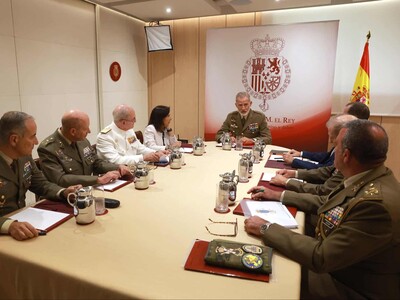 El rey Felipe VI examina la defensa de Ceuta