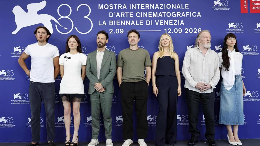 Casey Affleck presenta su nueva película Company  en Venecia