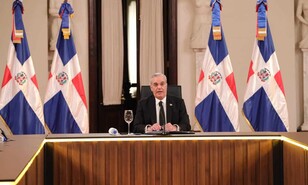 Abinader dice que el Gobierno supervisa comercios chinos y revisa declaraciones en Aduanas