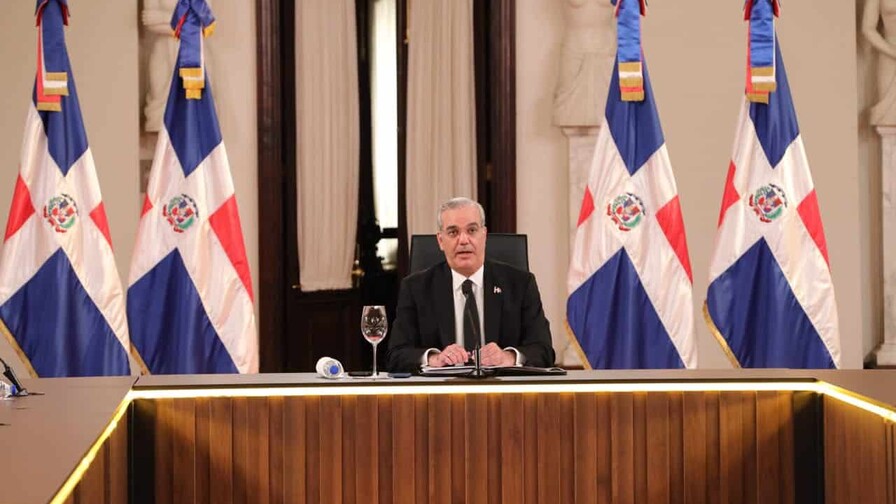 Abinader dice que el Gobierno supervisa comercios chinos y revisa declaraciones en Aduanas Abinader dice que el Gobierno supervisa comercios chinos y revisa declaraciones en Aduanas