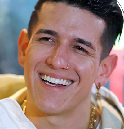 Lenny Tav&aacute;rez lleva su historia de amor junto a su esposa en su nuevo EP, 8