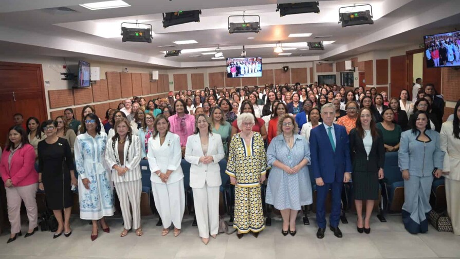 M&aacute;s de 300 mujeres rurales fortalecen sus capacidades para competir en procesos electorales