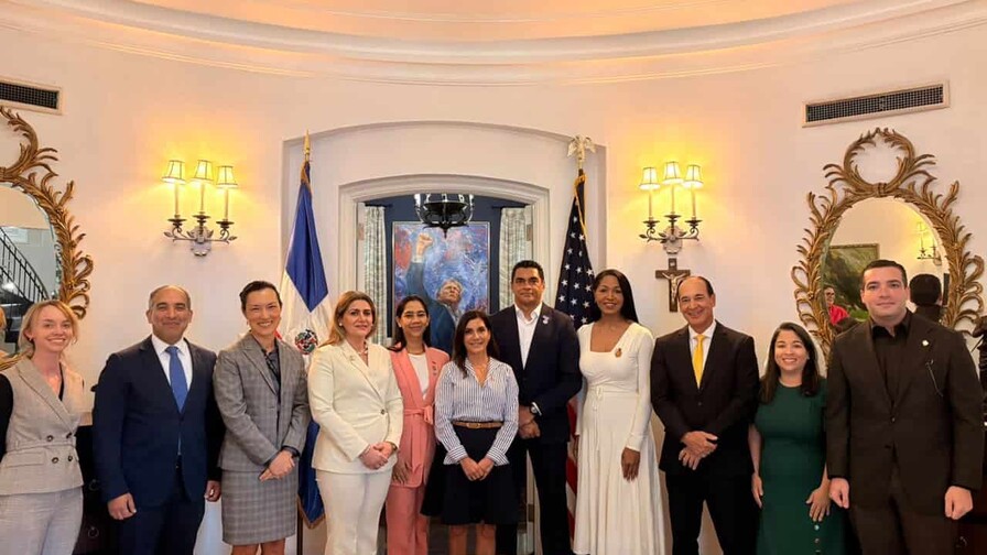 Funglode analiza nichos para República Dominicana en la cadena de semiconductores