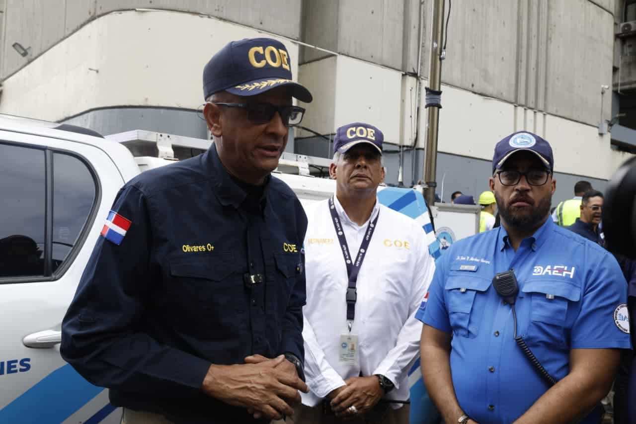 El director del COE, Erdwin Olivares, durante simulacro.&nbsp;
