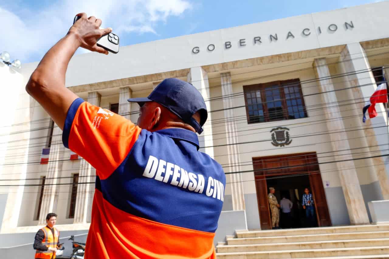 Simulacro en Gobernación de Santiago.