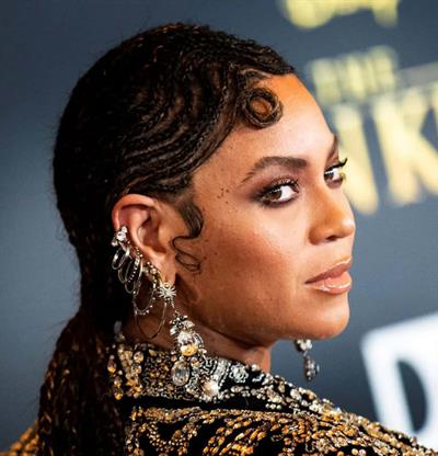 Beyonc&eacute; transforma "Irreplaceable" con el sello de Selena Quintanilla