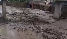 Crecida de arroyo Lima afecta los trabajos del puente de Villa Los Indios en Padre Las Casas