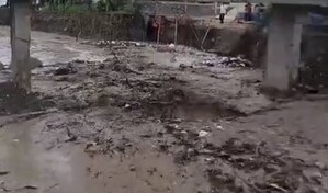 Crecida de Arroyo Lima afecta los trabajos del puente de Villa Los Indios en Padre Las Casas