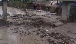 Crecida de Arroyo Lima afecta los trabajos del puente de Villa Los Indios en Padre Las Casas