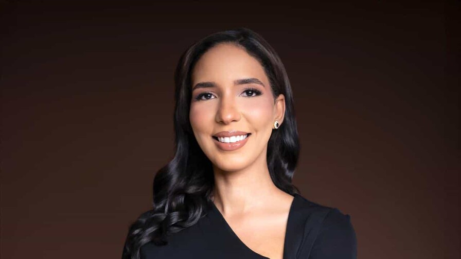 La dominicana Eykis García Díaz presentará libro en París La dominicana Eykis García Díaz presentará libro en París