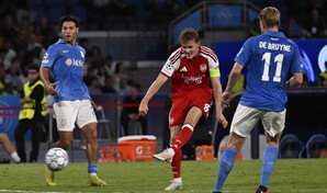 El Arsenal conquista N&aacute;poles y estira su racha perfecta en Europa