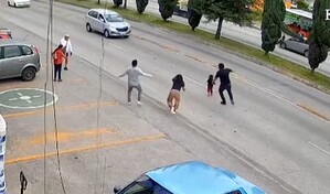 Empleado de supermercado salva a una ni&ntilde;a de ser atropellada en M&eacute;xico