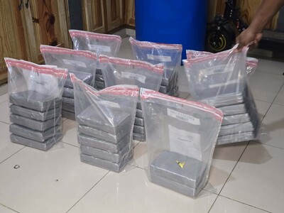 Hallan 42 paquetes de presunta cocaína en Puerto Caucedo