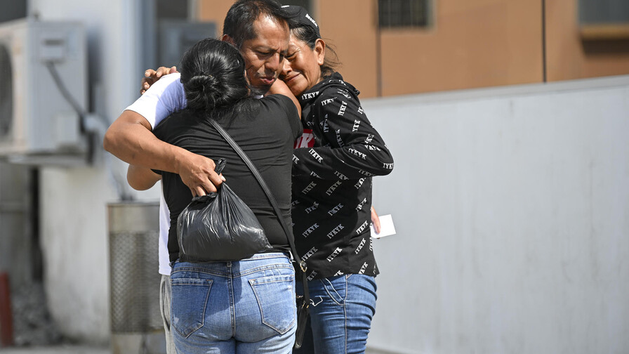 Libertad condicional para 32 tripulantes de dos barcos ecuatorianos destruidos por EE. UU.