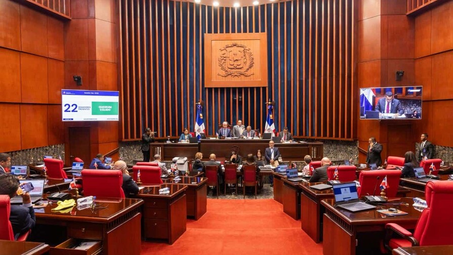 El Senado sesiona por primera vez en La Romana por el 82 aniversario de la provincia El Senado sesiona por primera vez en La Romana por el 82 aniversario de la provincia