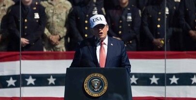 Trump regal&oacute; 135,000 d&oacute;lares en efectivo a tres de sus asistentes en la Casa Blanca