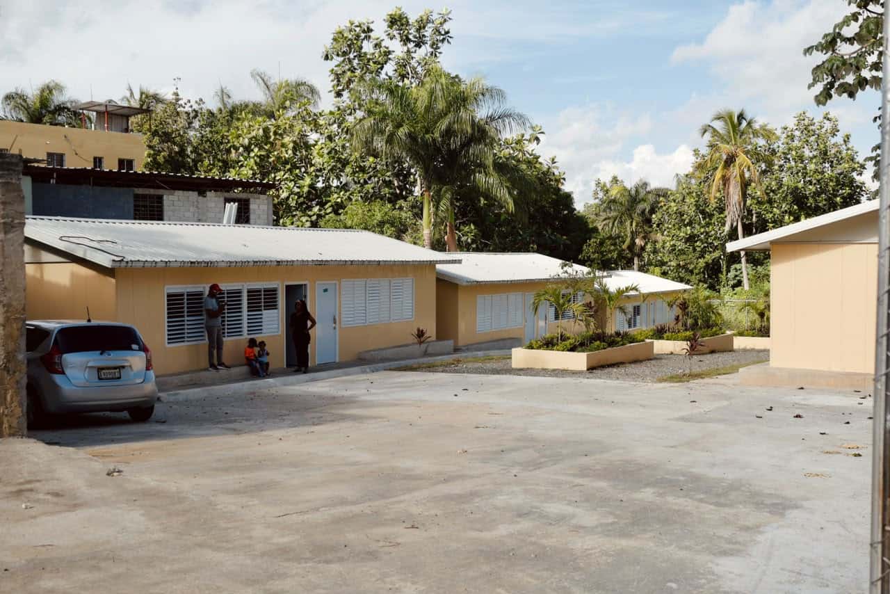 Por falta de tendido eléctrico, estudiantes de aulas móviles del Politécnico Braulia de Paula llevan tres semanas sin docencia<br>