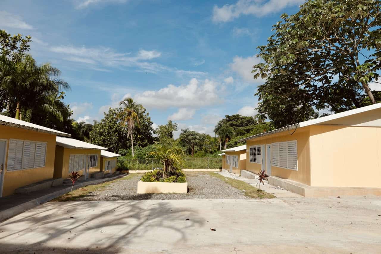 Por falta de tendido eléctrico, estudiantes de aulas móviles del Politécnico Braulia de Paula llevan tres semanas sin docencia<br>