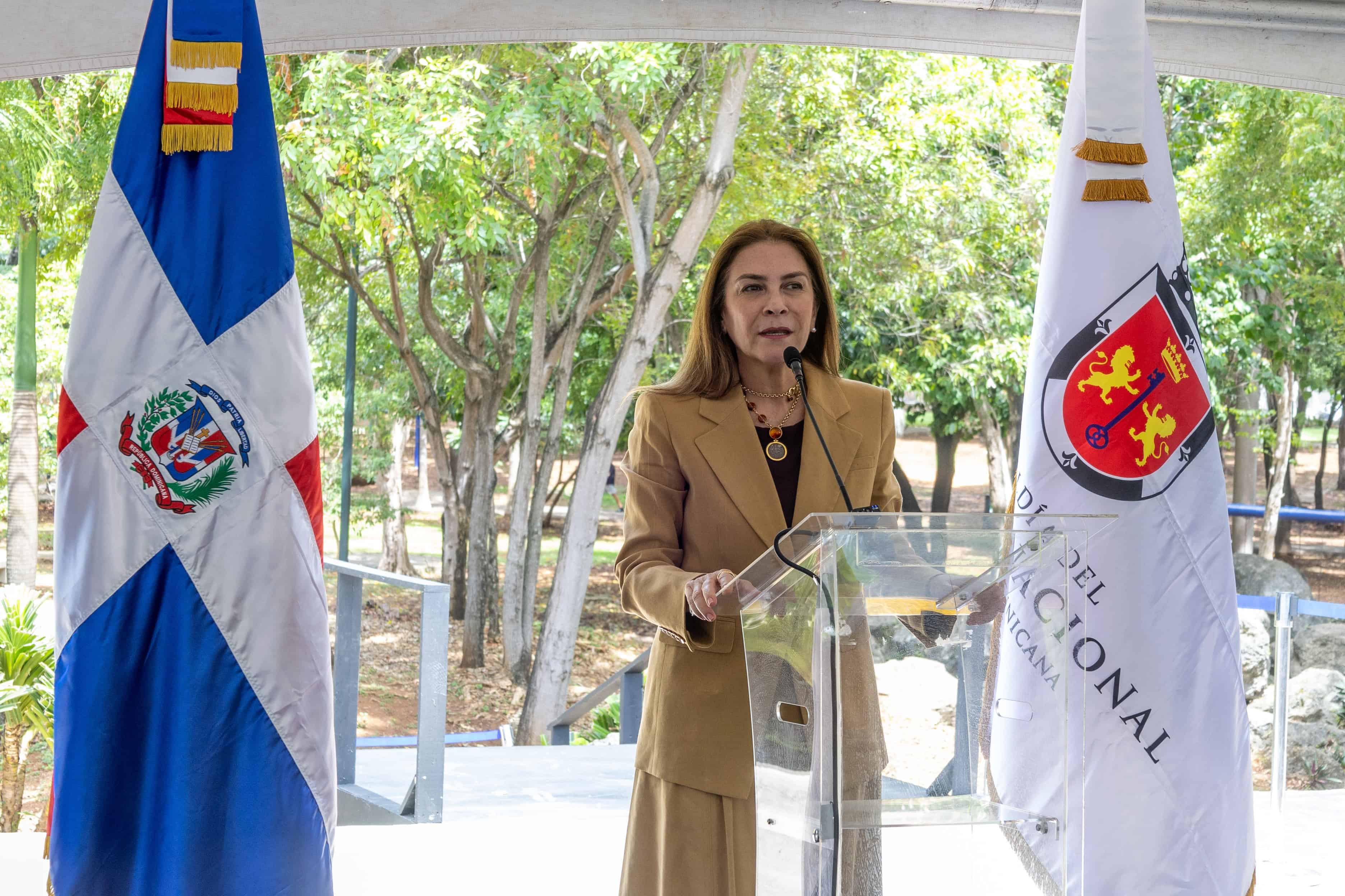 La alcaldesa Carolina Mejía.