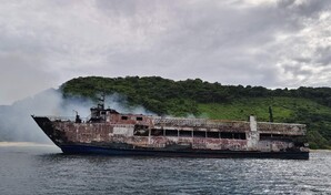 Ferry con 134 personas arde frente a Filipinas: 86 siguen desaparecidas