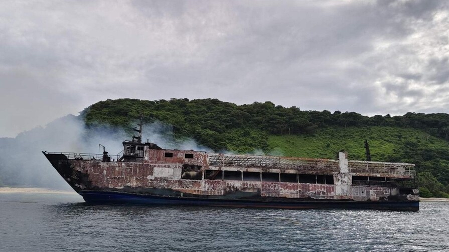 Ferry con 134 personas arde frente a Filipinas: 86 siguen desaparecidas Ferry con 134 personas arde frente a Filipinas: 86 siguen desaparecidas