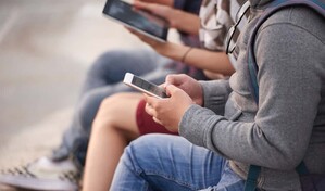 Dinamarca quiere prohibir los celulares en las escuelas