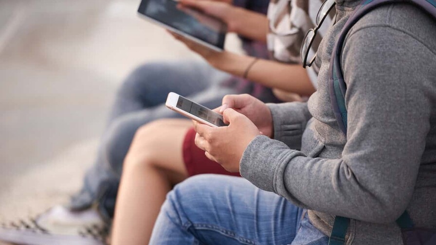 Dinamarca quiere prohibir los celulares en las escuelas