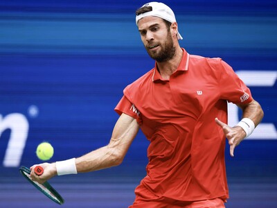 Khachanov avanza a semis del US Open tras abandono de Blockx