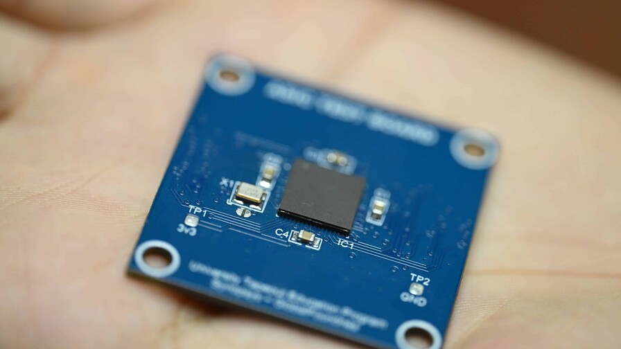 PUCMM fabrica 50 unidades de su primer microchip y prepara una versión con inteligencia artificial PUCMM fabrica 50 unidades de su primer microchip y prepara una versión con inteligencia artificial