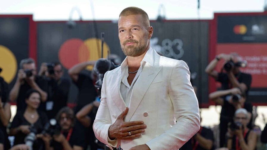 Ricky Martin revive sus clásicos y sorprende con "ReVivo" y nuevas voces de la música latina Ricky Martin revive sus clásicos y sorprende con "ReVivo" y nuevas voces de la música latina