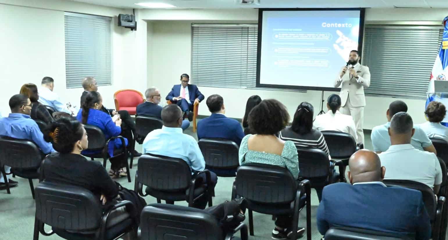 P&uacute;blico presente en el conversatorio "El Nuevo Tablero Global".
