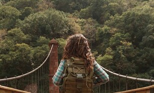 C&oacute;mo la tecnolog&iacute;a puede reducir la incertidumbre que suelen tener las mujeres que viajan solas