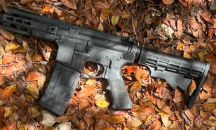 Polic&iacute;a ocupa fusil, tres pistolas y m&aacute;s de 80 c&aacute;psulas tras intento de asalto en Azua