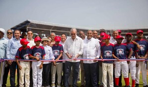 Abinader inaugura nuevo campo de b&eacute;isbol Nelson Mateo en Peravia