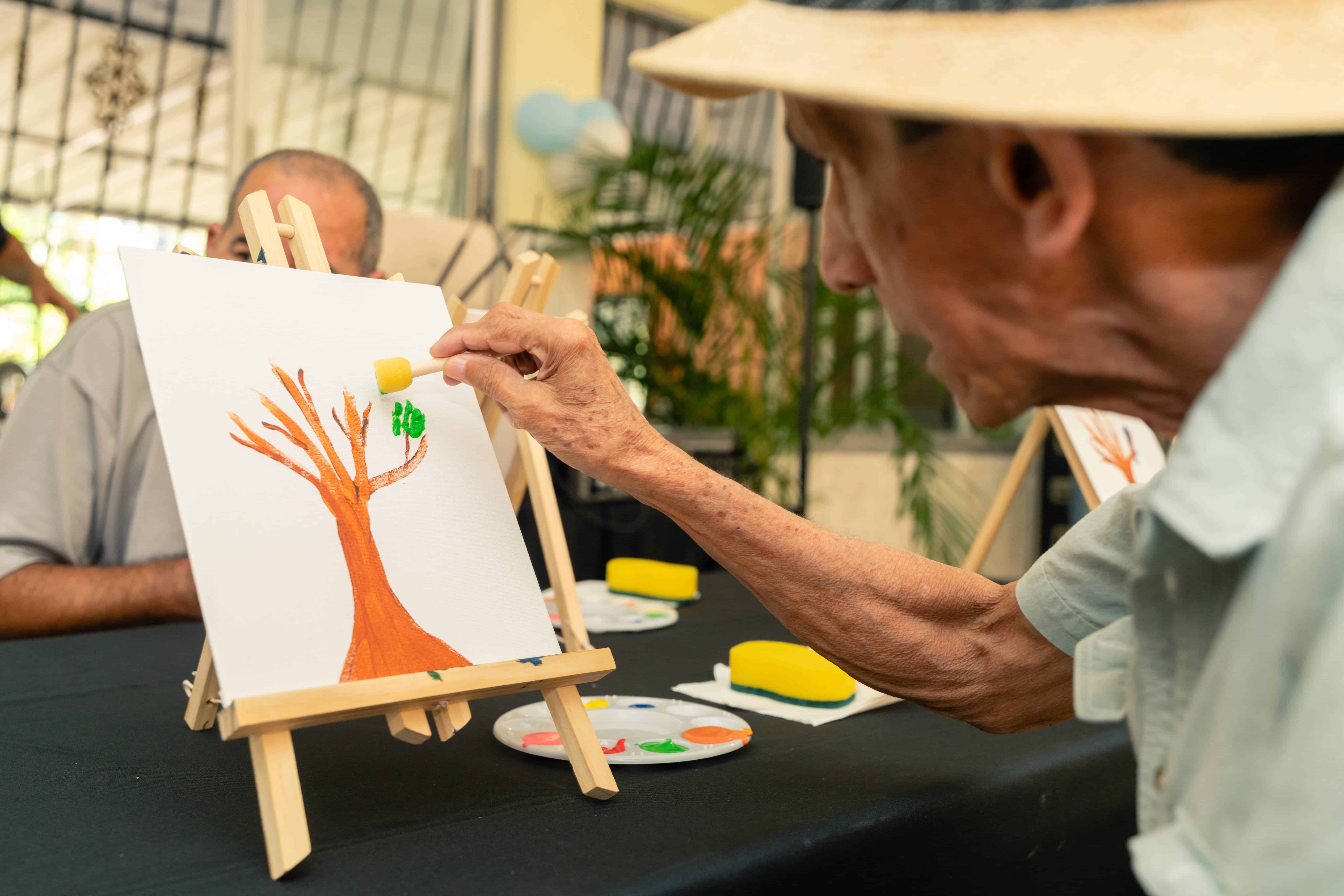 Los residentes realizaron actividades recreativas, artísticas y de lectura orientadas a promover su bienestar e integración.