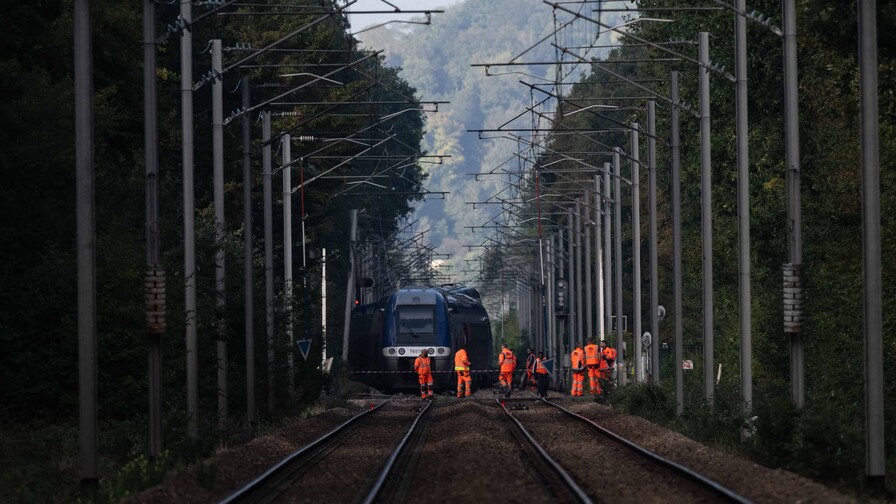 Fiscalía francesa se desmarca de hipótesis de acto deliberado tras descarrilamiento de un tren Fiscalía francesa se desmarca de hipótesis de acto deliberado tras descarrilamiento de un tren