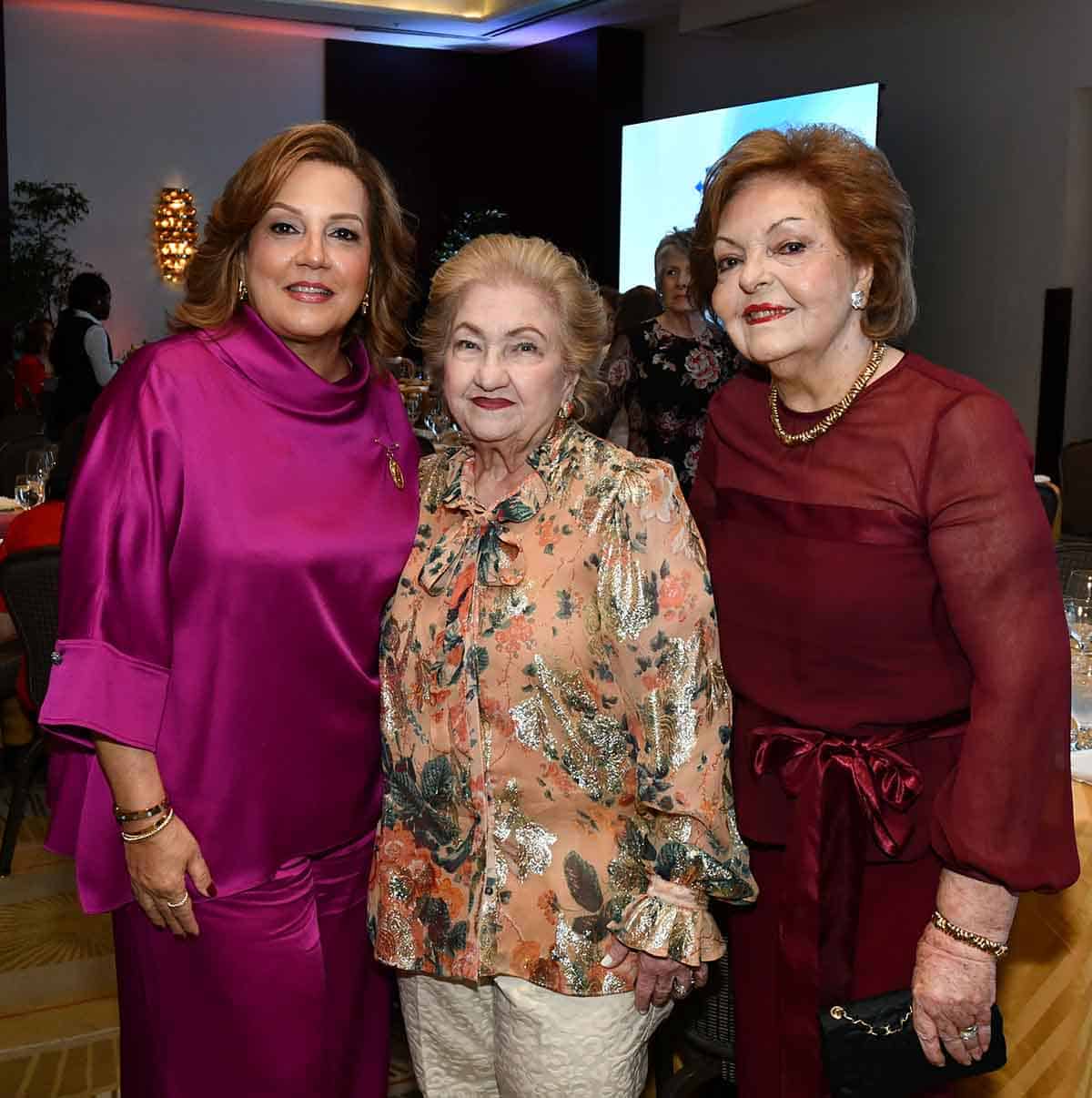Marua Kury de Bonetti,  Elsa Lama y Matilde de Cáceres.