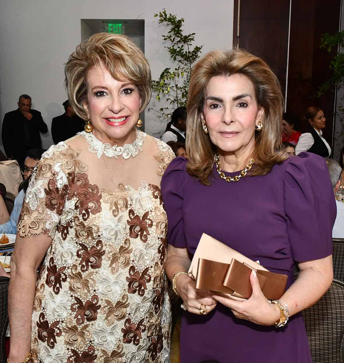 Velkys  Zouain de Castaños y Maritza Zeller de Bonetti.
