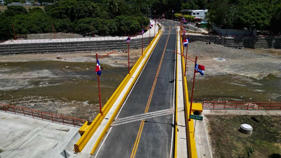 Gobierno inaugura puente Los Hierros tras más de 40 años de espera