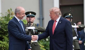 Trump dice que querría ver la reunificación de Irlanda y que ocurrirá tarde o temprano