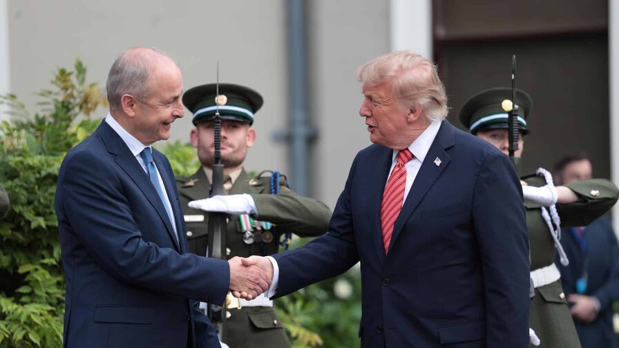 Trump dice que querría ver la reunificación de Irlanda y que ocurrirá tarde o temprano