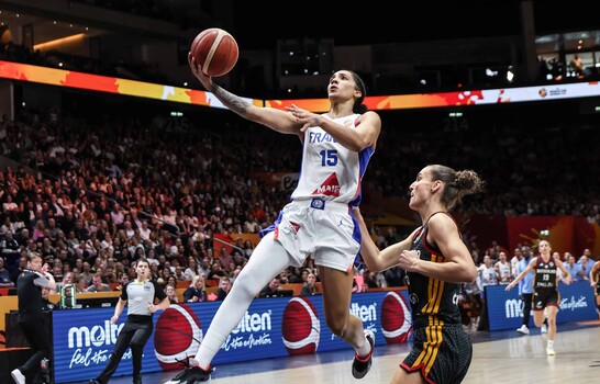 Gabby Williams gu&iacute;a a Francia sobre Alemania a la final del Mundial de baloncesto femenino en Berl&iacute;n