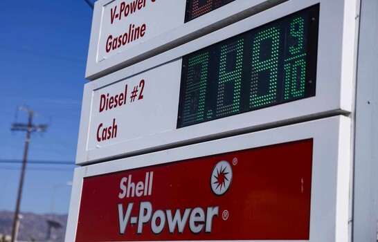 Una coalici&oacute;n de estados demanda a Trump para impugnar normas sobre el combustible en EE. UU.