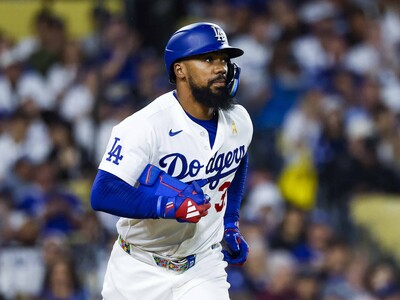 Dodgers vuelven a la postemporada; Teoscar Hernández da jonrón