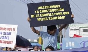 Residentes de Las Flores marchan para exigir terrenos para construcción de escuela